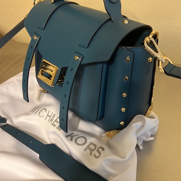 Michael kors cross body medium bag beautiful color new without tags - Picture 4 of 4